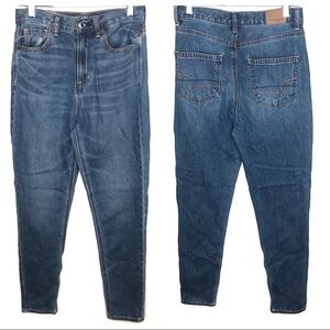 American Eagle high rise mom Jeans denim blue jean